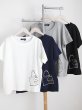 画像20: ■YOSHI KONDO  タプレ限定　ピース部長とターンロックBAGのTシャツ　オフ白（サイズ展開あり） (20)